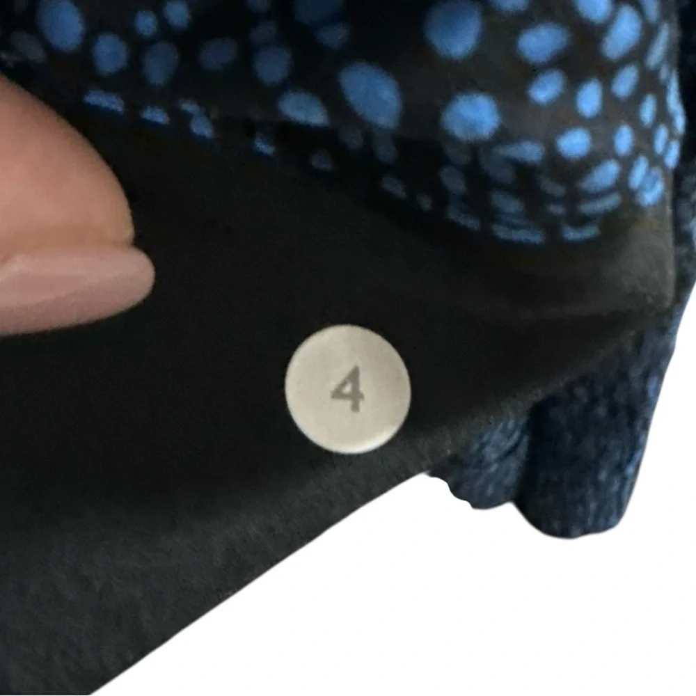 EUC - Lululemon Spring Break Away Short II Blue and Black Print Size 4